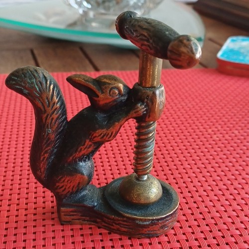 Casse noix vis forme - à,
