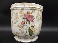 LUNEVILLE - TRES JOLI CACHE POT AU DECOR FLEURI