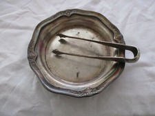 ANCIENNE COUPELLE ET ANCIENNE PINCE A SUCRE CASINO ENGHIEN