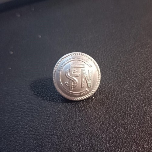 Ancien bouton sncf argenté - ancien,