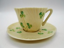 SUPERBE TASSE & SOUS TASSE AUX TRÈFLES EN PORCELAINE BELLEEK IRLANDE
