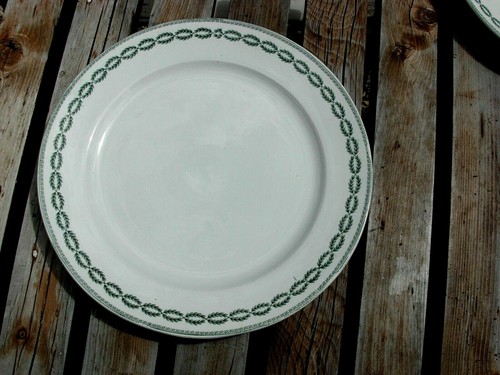 Assiette plate verte ancienne - assiette,