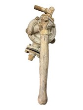 Ancienne pompe eau tireuse - pompe,