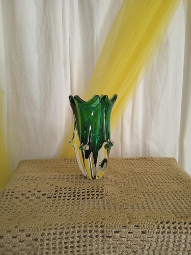 Joli vase vert - en, verre