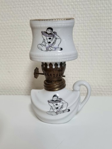 Petite lampe petrole en - lampe, a