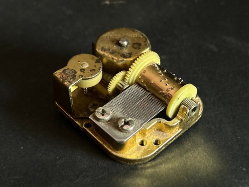 Ancienne boîte musique - ancienne, À