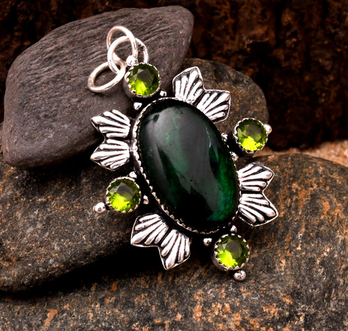 Pendentif fait main - , en