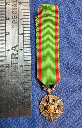 Militaria medaille merite - militaria,