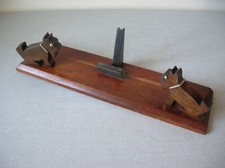 Ancien porte photo en bois sculpté avec chiens art populaire a poser de 34 cm