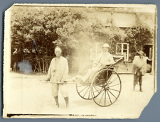 China, Rickshaw coolie  Vintage albumen print. Déchirure  Tirage albuminé  1