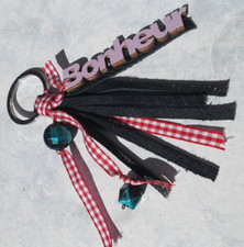 PORTE CLEFS BONHEUR BIJOU DE SAC POMPON CUIR NOIR 12 cm FAIT MAIN UNIQUE !!!