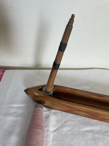 Ancienne navette métier - , à