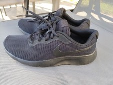 Nike Tanjun GS Triple Black Grade School Running Shoes 818381 001 taille 38.5