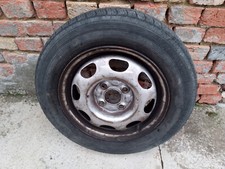 Automobile pneu sur jante