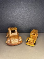 Lot 2 voitures miniatures bois