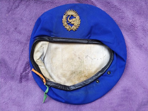 Indépendance béret de - :,
