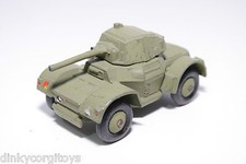 DINKY TOYS 670 VOITURE