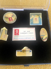 Lot de 2 coffrets de pin's