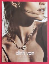 Publicité de Presse:   Bijoux Joaillerie DINH VAN Paris Menottes & Rouge CLARINS