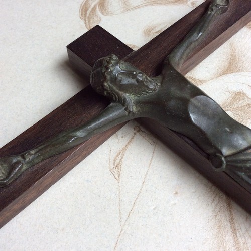 Croix crucifix bronze sur - croix, en