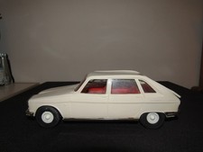 ANCIENNE VOITURE RENAULT R 16