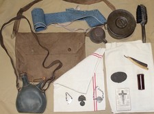 Lot équipements troupe poilu 1914-18 insigne casque molletières bidon musette