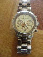 montre Michael Kors en état de marche