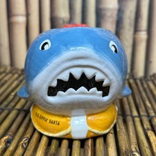 Sippin Santa Noël Shark Tiki