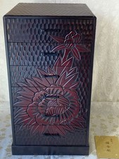 Petite commode en bois