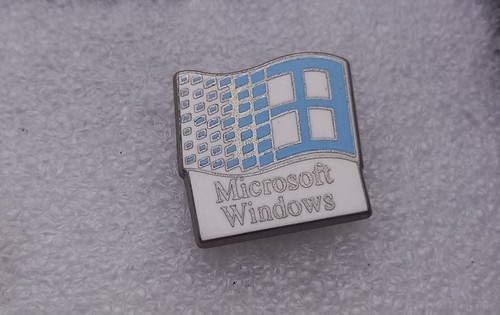 ED358 pin's logo informatique