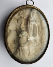 ANCIEN RELIQUAIRE MEDAILLON NOTRE DAME DE LOURDES  VERRE BOMBE PLATRE LAITON