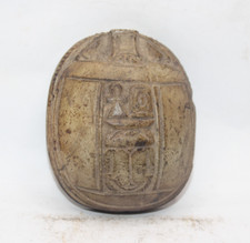 Pierre sculptée scarabée