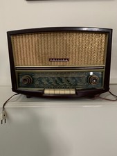 poste de radio de marque Philips en bakélite années 50-60