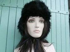 Chapeau Hiver Chapka fausse fourrure Noire T. 58 H & M comme NEUVE chaude légère