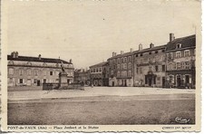 01. PONT DE VAUX. PLACE JOUBERT ET LA STATUE. 1942.