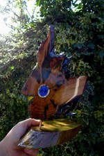 Horloge de bureau en bois avec détails en résine verte faite à la main art de la maison A