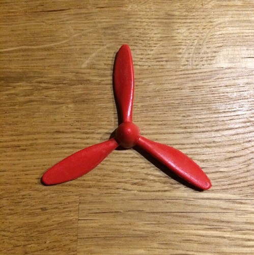 Hélice tripale rouge 8cm - 8cm, pour