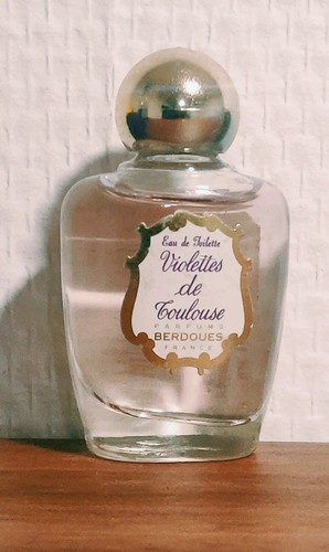 Eau toilette violettes de - de,