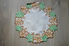 Napperon rond brodé main