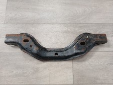 Traverse de châssis sous pont