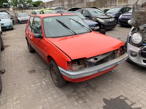 Fusee avant droite peugeot 205 - fusee,