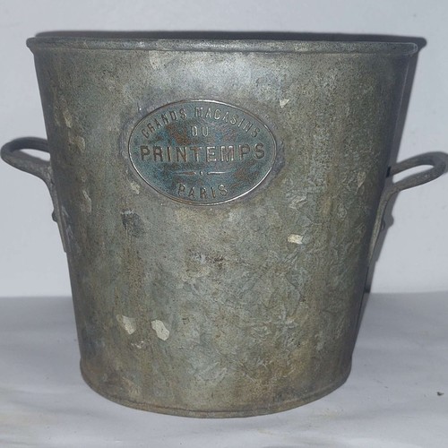 Rare seau zinc - en, le