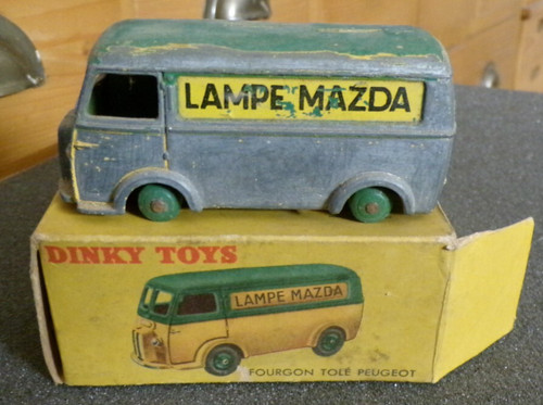 Dinky toys peugeot - dinky,