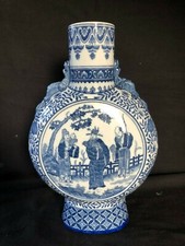 Vase De Lune Chinois Antique Avec Une Belle Scène. Caractères Marqués