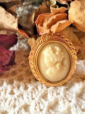 Broche camée pierre fine