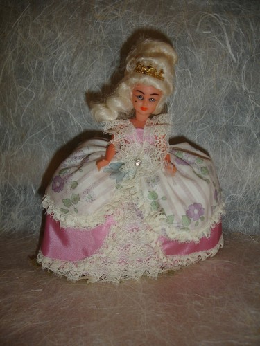 Poupée folklorique ancienne - ,
