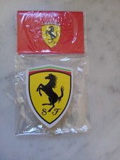 ÉCUSSON/ INSIGNE BLASON EMBLÈME  FERRARI  NEUF ENCORE DANS SA POCHETTE D'ORIGINE