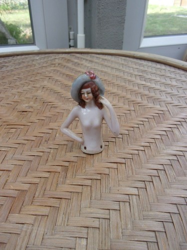 Miniature un buste - :,