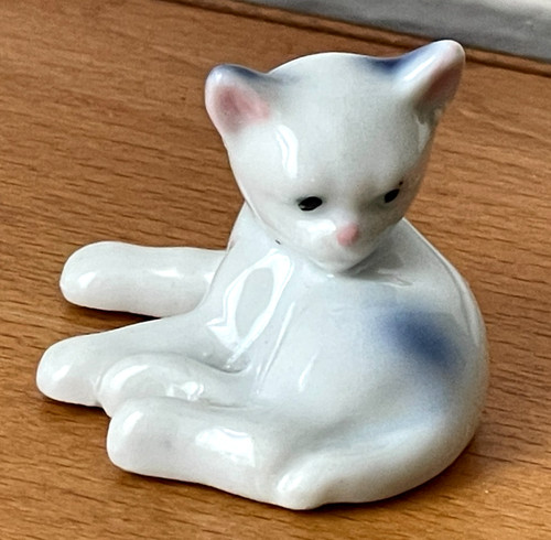 Adorable figurine chat - adorable, blanc