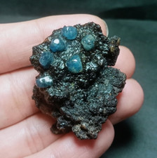 Saphir bleu brut, saphir bleu